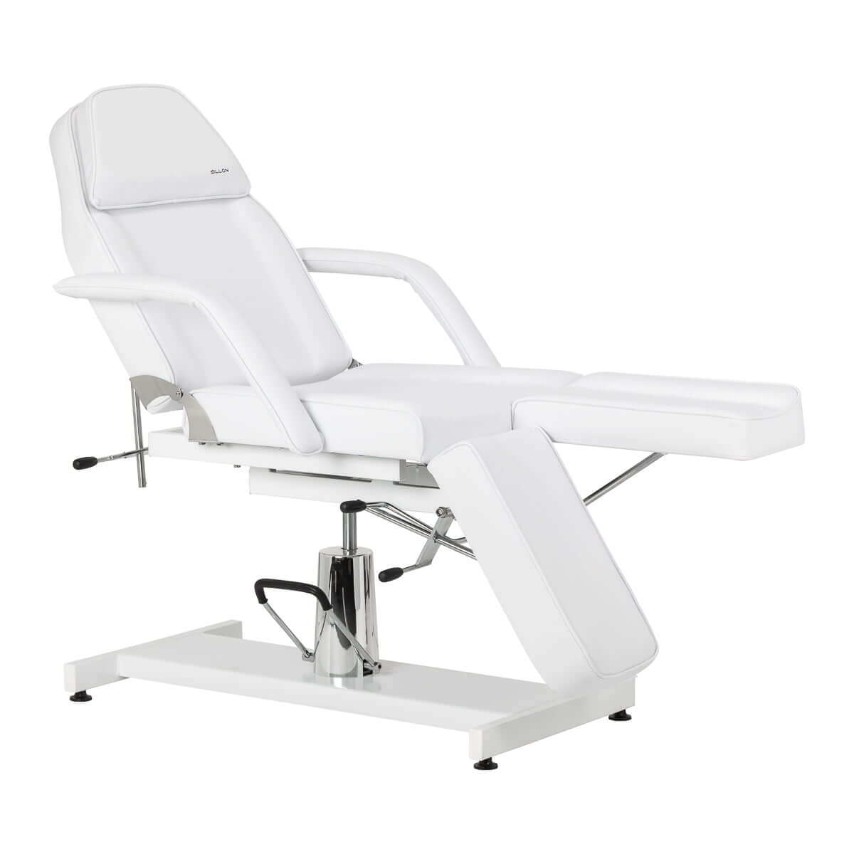 Fotel kosmetyczny hydrauliczny do pedicure Sillon 210 z kołyską i dzielonym podnóżkiem biały na białym tle.