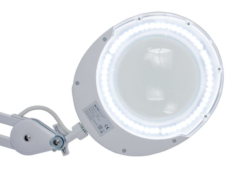 Soczewka lampy lupy Elegante 6025 z bliska